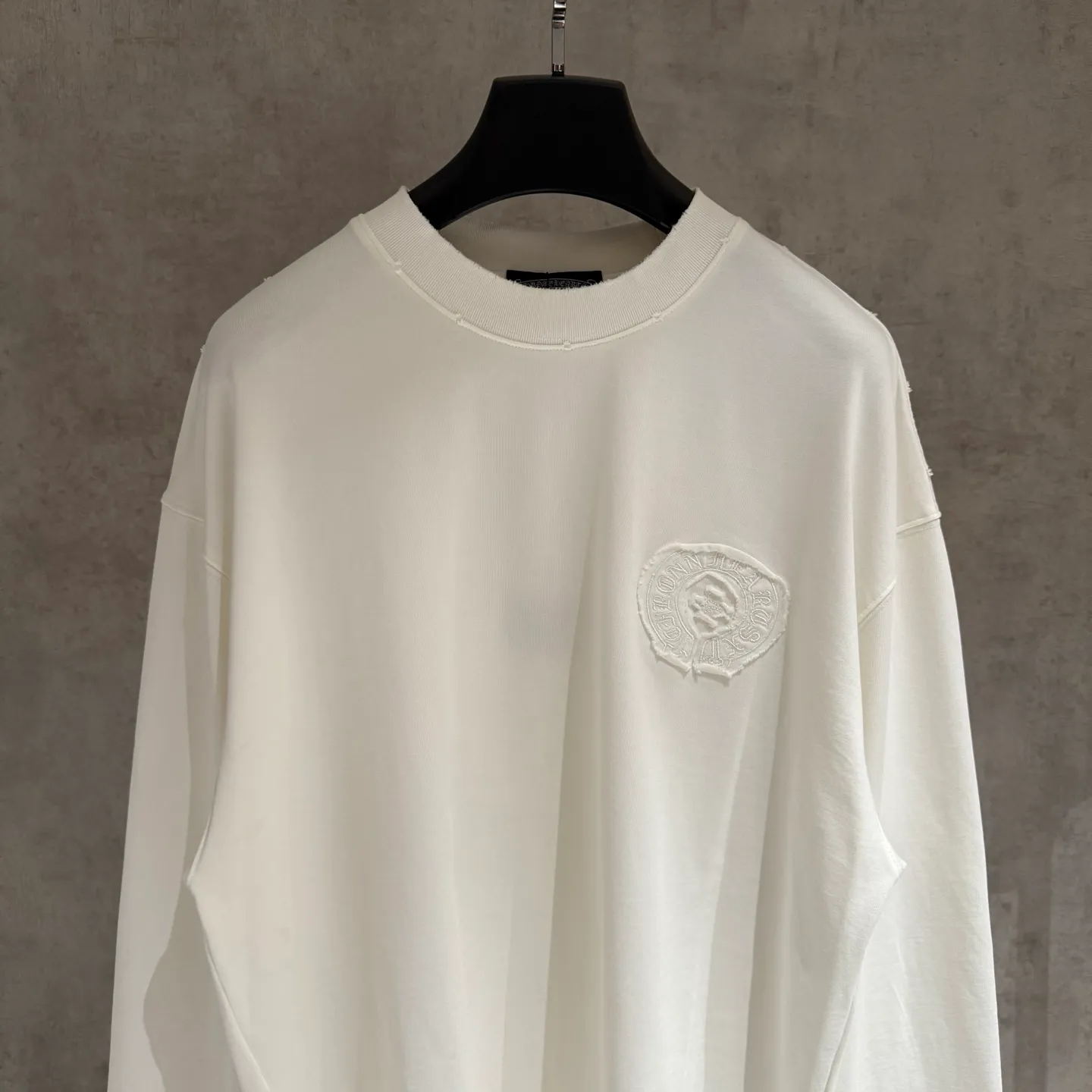 🅿️330 [Strict quality control] CH Croixin's new long-sleeved sweatshirt T-shirt. Heavy 340g double yarn fabric. Wash the whole garment twice. Frayed and torn on all four sides. Heavy fabric. The neckline is made of icy Salona. Loose fit. Deep, wide and stylish. No deformation or shrinkage. Color: 3 colors, black, white and gray. Size: M-2xl